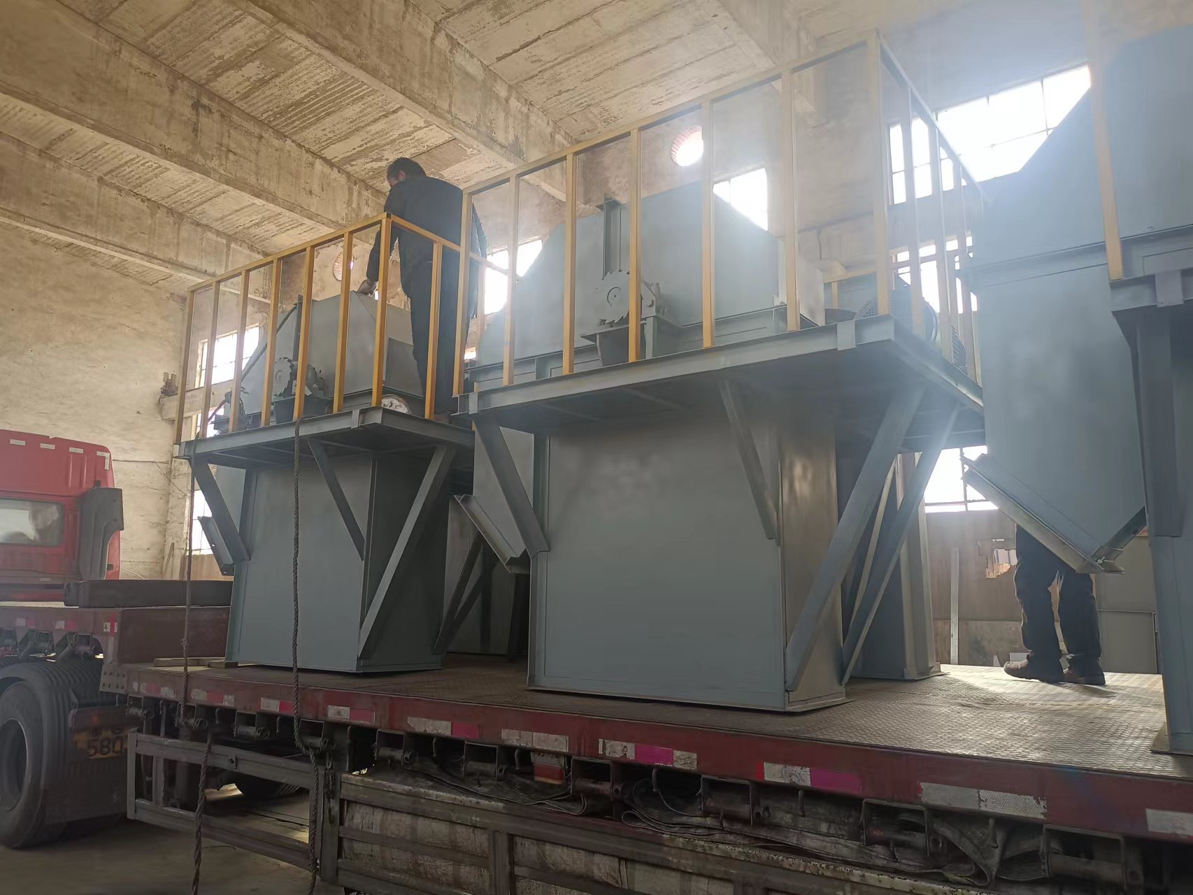 板鏈斗式提升機(jī)的型號(hào)需要根據(jù)哪些技術(shù)參數(shù)來(lái)確定？(z型斗式提升機(jī))