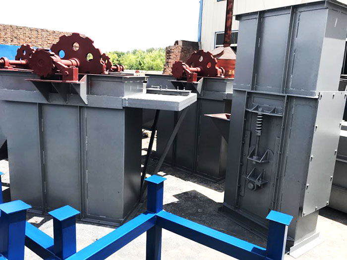 如何解決鏈條提升機向一側傾斜的問題？